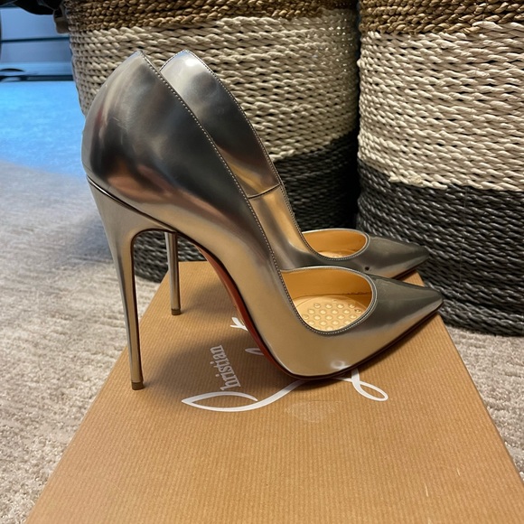 Red bottoms - Picture 3 of 5